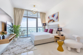 Full Golf View Studio in Damac Hills - Host & Stay